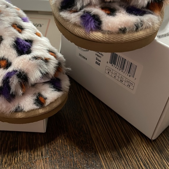 Minnetonka - Lolo in Blush Leopard  Print - Picture 7 of 9